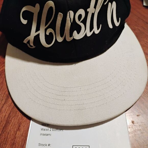 Black and White Cap  "Hustl'n"    (0096) - Picture 3 of 4
